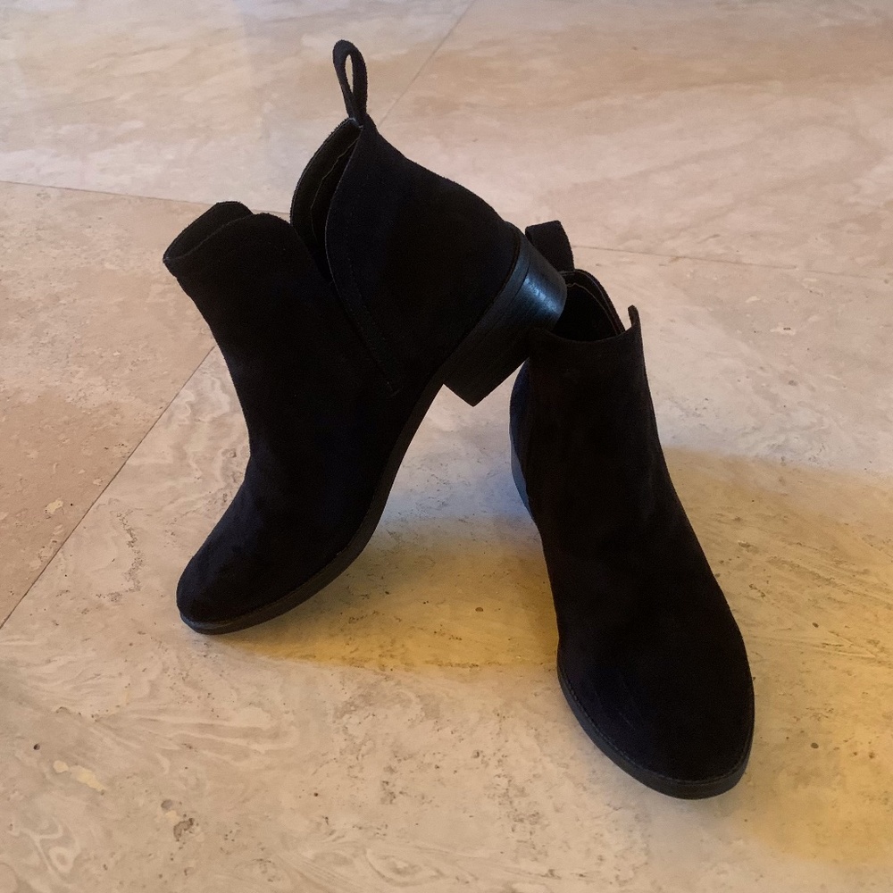 Steve Madden Black Suede Boots